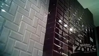 أرداف مفتوحة تكشف شرجاً مفتوحاً