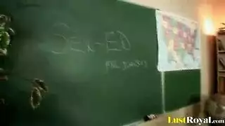 عاري ناضجة في سولو البظر