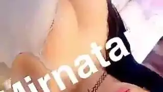 أثداء ميرنا العربية الكبيرة ومؤخرتها المثيرة في مشهد إباحي صريح