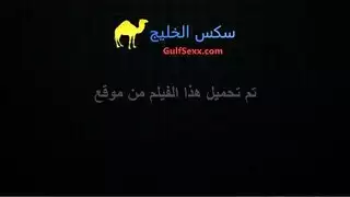 الابن المرهق يبوس زوجة ابية حتى تستسلم له مترجم