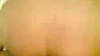 مغامرة مونيكا في الخارج: جنس صريح مع رجال متعددين