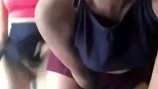 أبيلا دانجر ورجل أسود لديهما مجموعة ثلاثية بين السباقات البرية مع جارهما ، في شقتهم