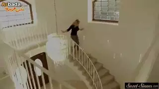 حصان يفشخ كس البت بموته