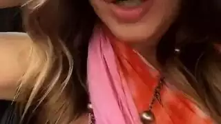 مرح نائب الرئيس على الثدي